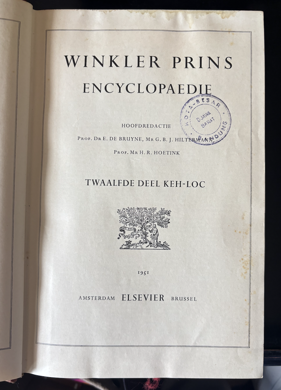 Cover Winkler Prins Encyclopaedie Twaalfde Deel Keh-Loc
