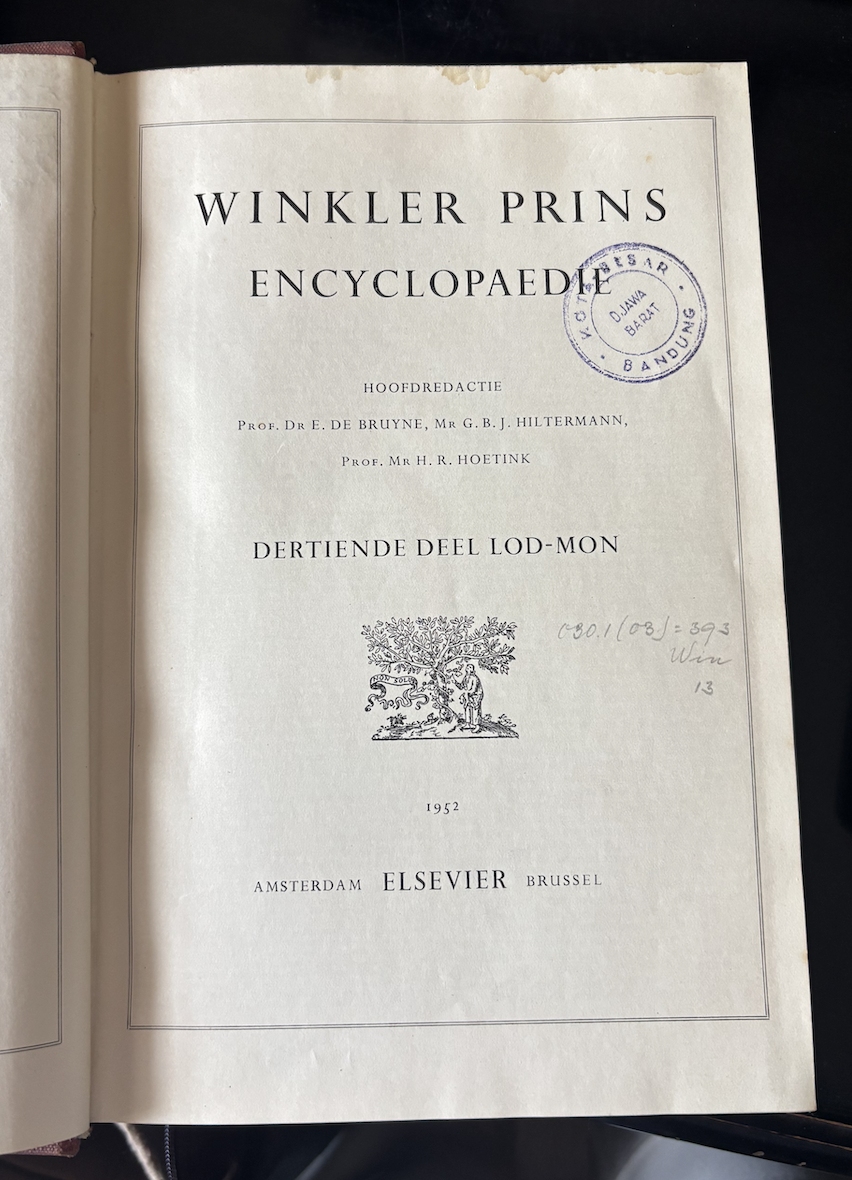 Cover Winkler Prins Encyclopaedie Dertiende Deel Lod-Mon