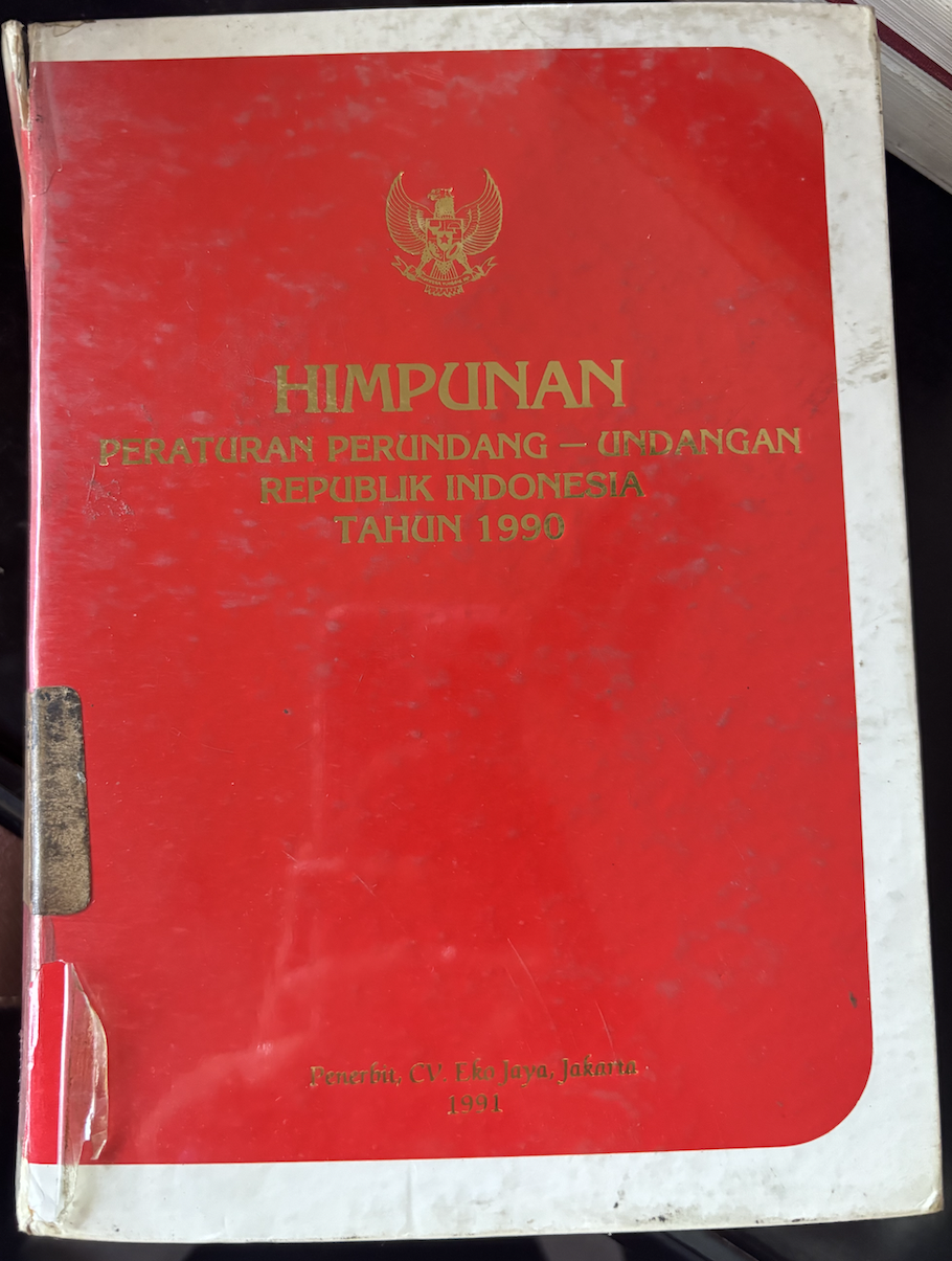 Cover Himpunan Peraturan Perundang-Undangan Republik Indonesia Tahun 1990