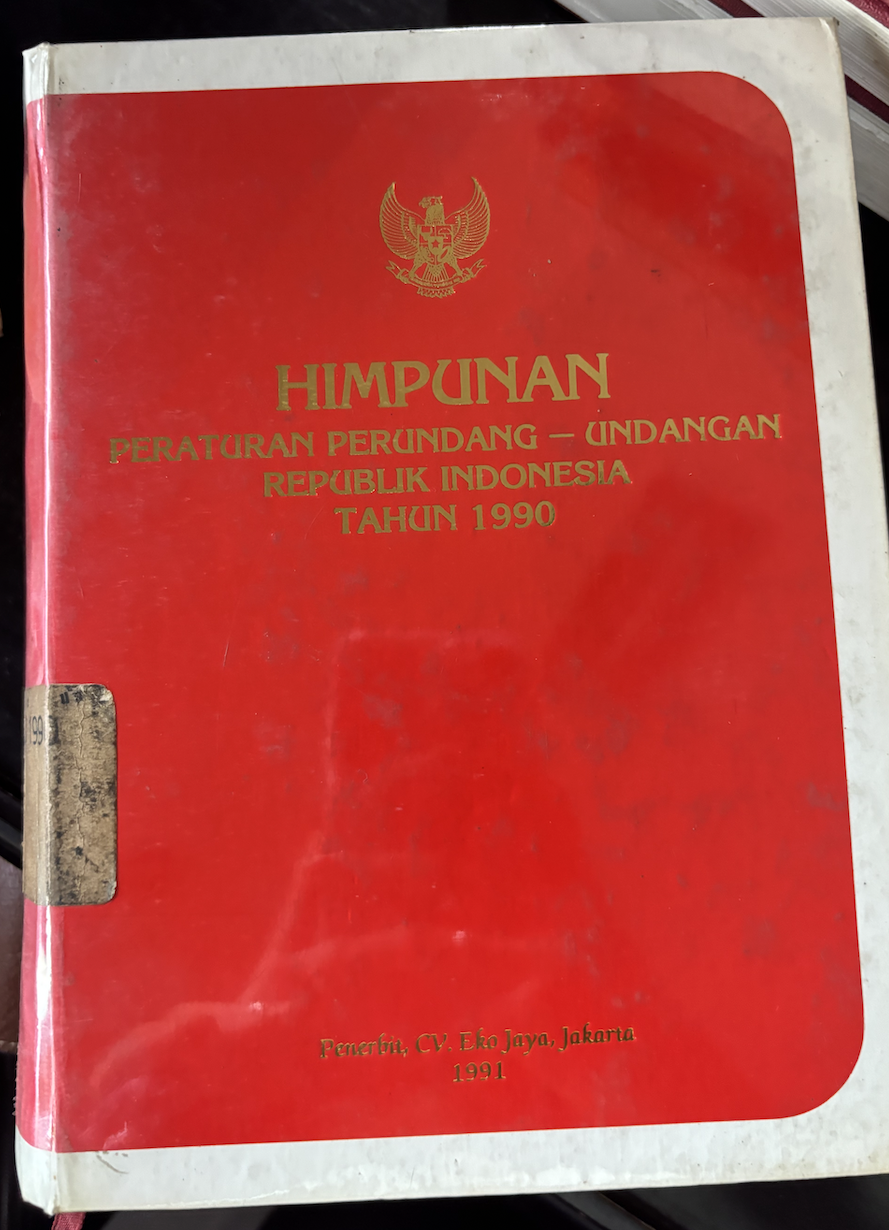 Cover Himpunan Peraturan Perundang-Undangan Republik Indonesia Tahun 1990