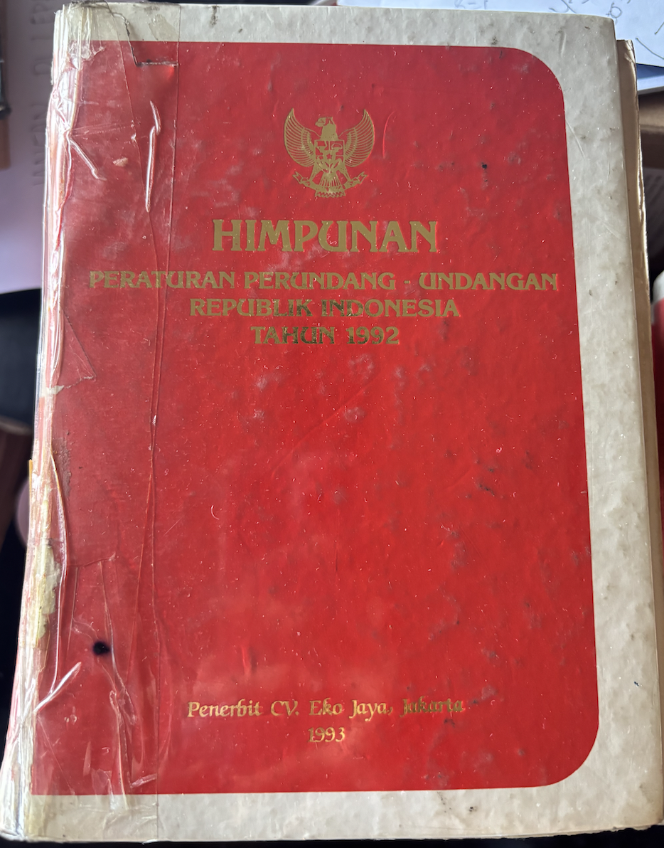 Cover Himpunan Peraturan Perundang-Undangan Republik Indonesia Tahun 1992