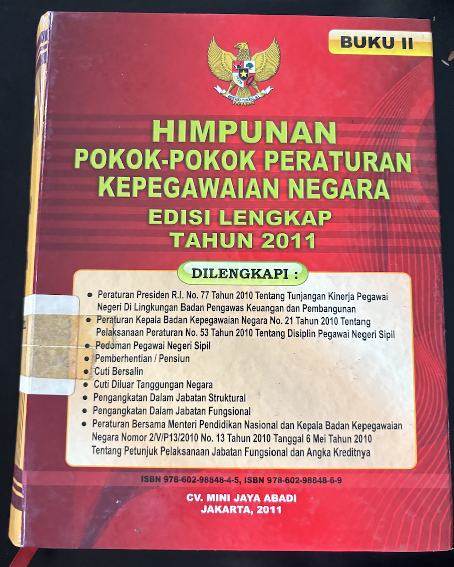 Cover Himpunan Pokok-Pokok Peraturan Kepegawaian Negara Edisi Lengkap Tahun 2011