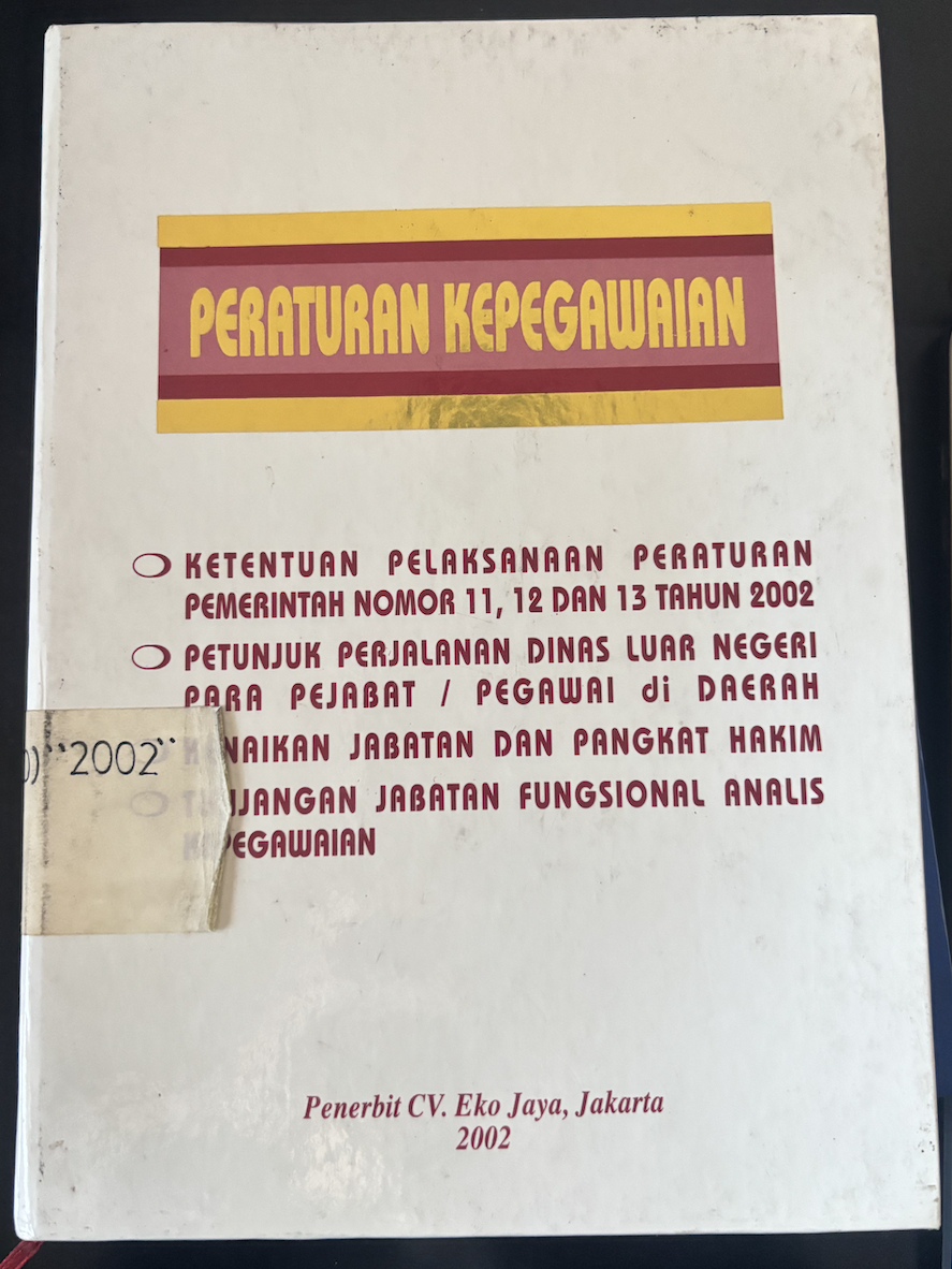 Cover Peraturan Kepegawaian 2002