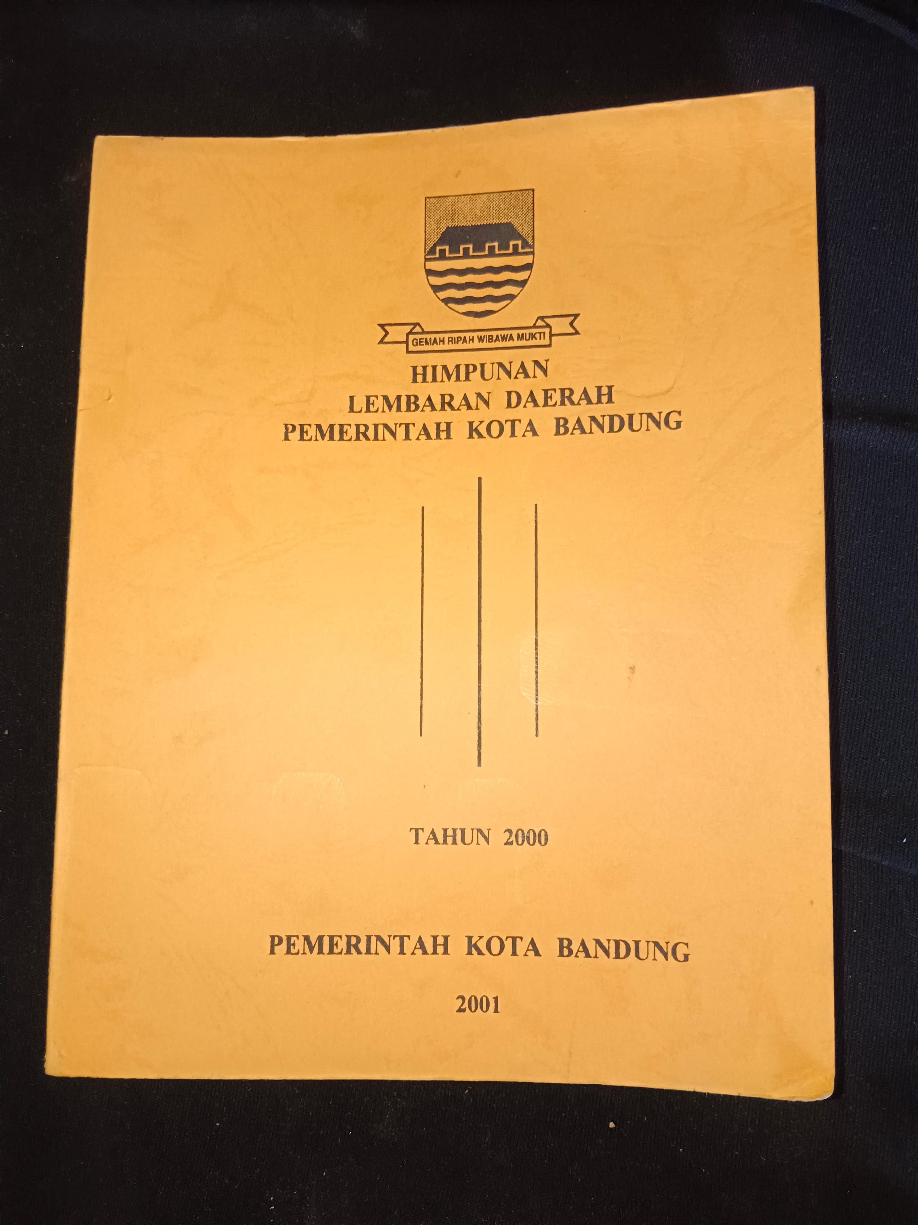 Cover HIMPUNAN LEMBARAN DAERAH PEMERINTAH KOTA BANDUNG TAHUN 2000