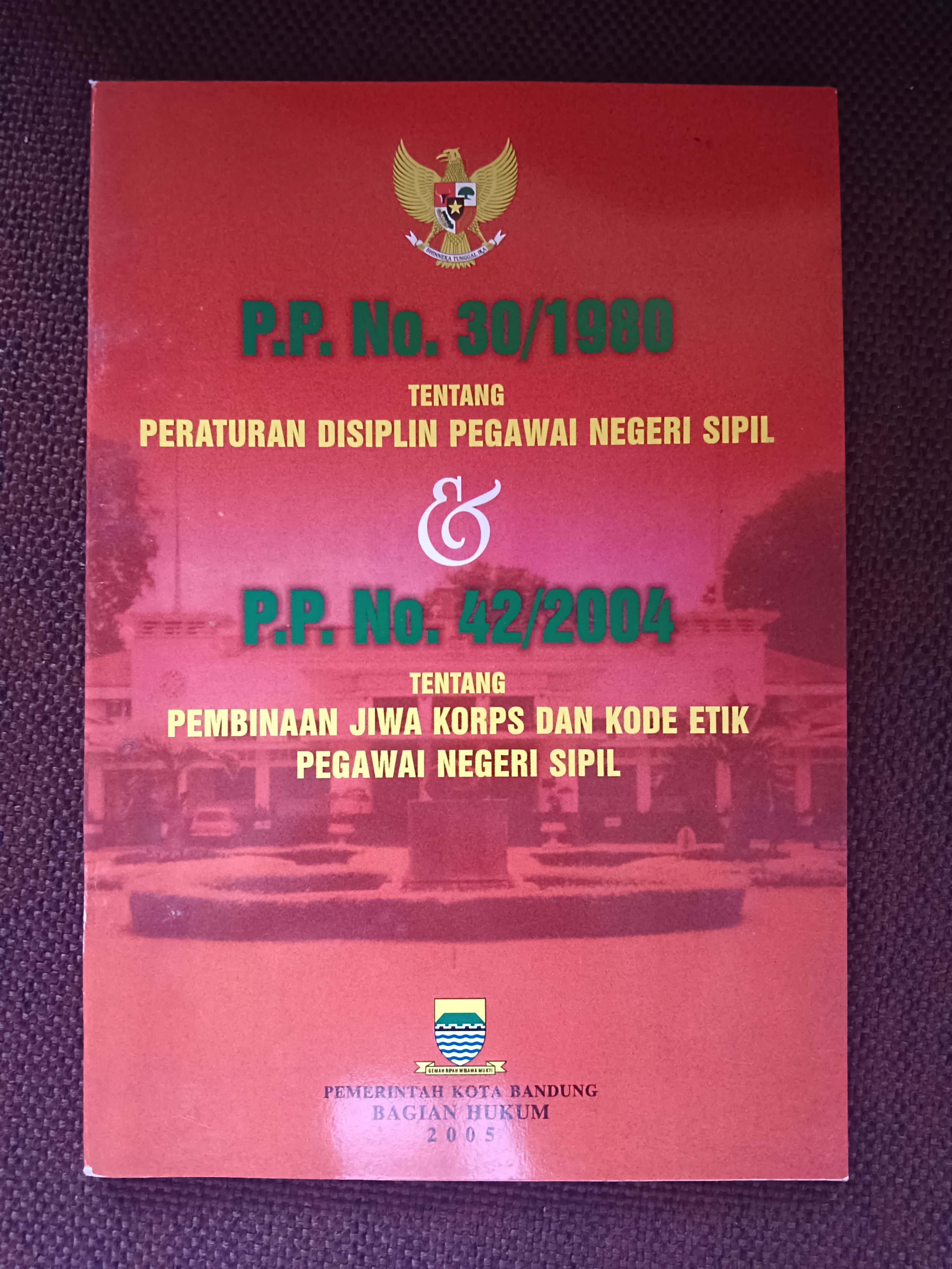 Cover P.P. No.30/1980 Tentang Peraturan disiplin Pegawai Negeri Sipil & P.P.No.42/2004 Tentang Pembinaan Jiwa Korps dan Kode Etik Pegawai Negeri Sipil
