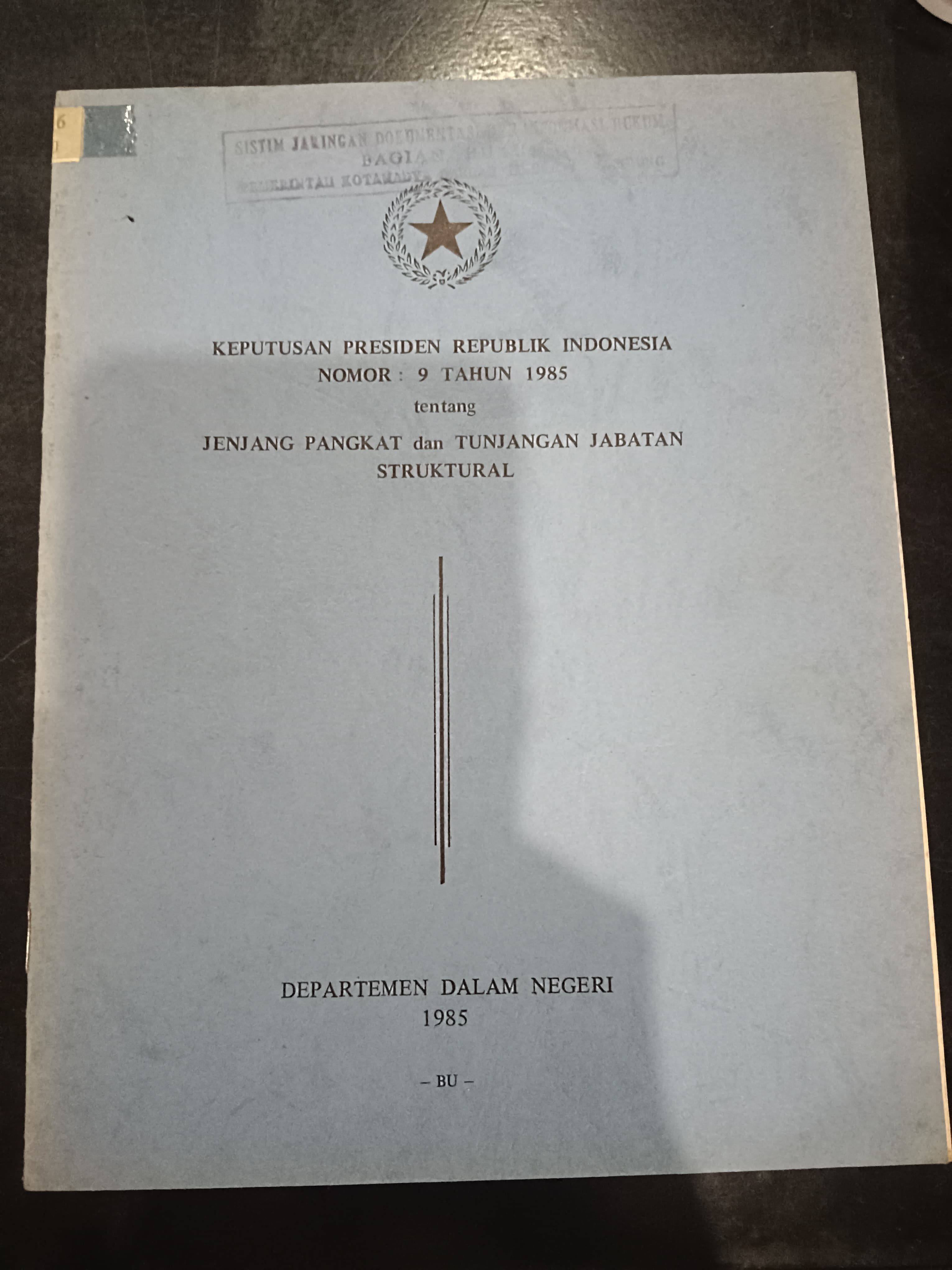 Cover Keputusan Presiden Republik Indonesia Nomor : 9 Tahun 1985 Tentang Jenjang Pangkat dan Tunjangan Jabatan Struktural