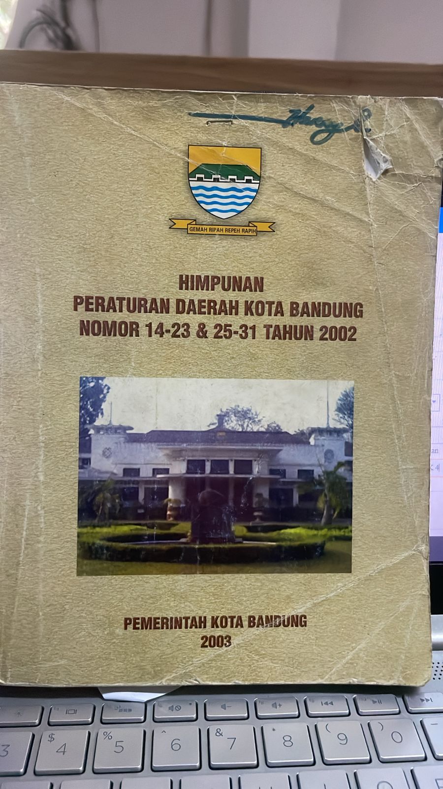 Cover Himpunan Peraturan Daerah Kota Bandung Nomor 14-23 & 25-31 Tahun 2002