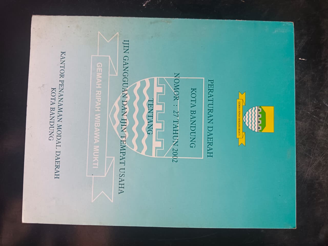 Cover Peraturan Daerah Kota Bandung 
Nomor : 27 Tahun 2002
Tentang Ijin Gangguan Dan Ijin Tempat Usaha