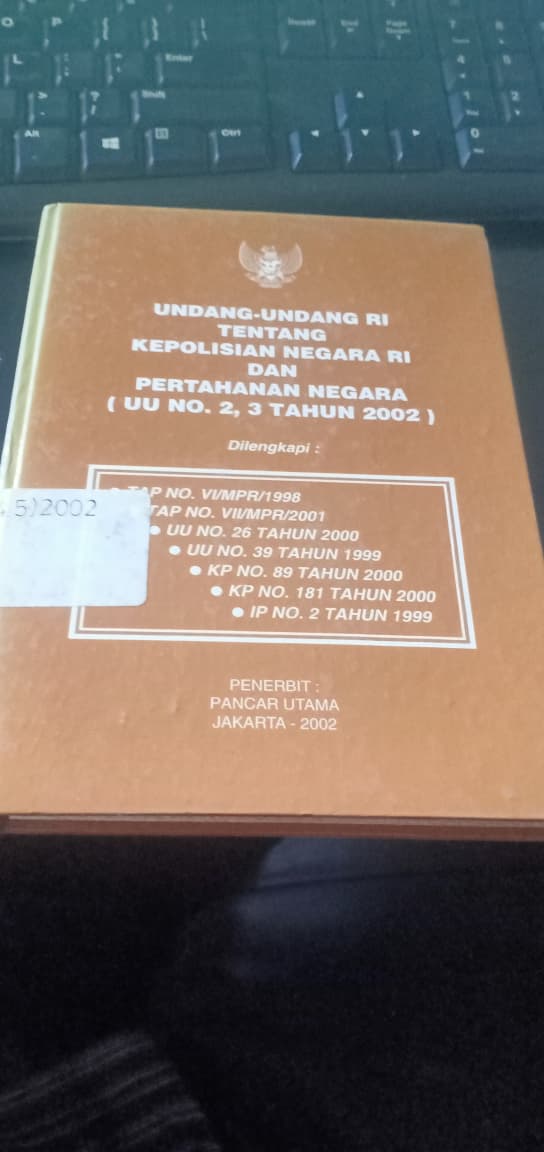Cover Undang-Undang RI Tentang Kepolisian Negara RI dan Pertahanan Negara (UU. 2,3 TAHUN 2002)