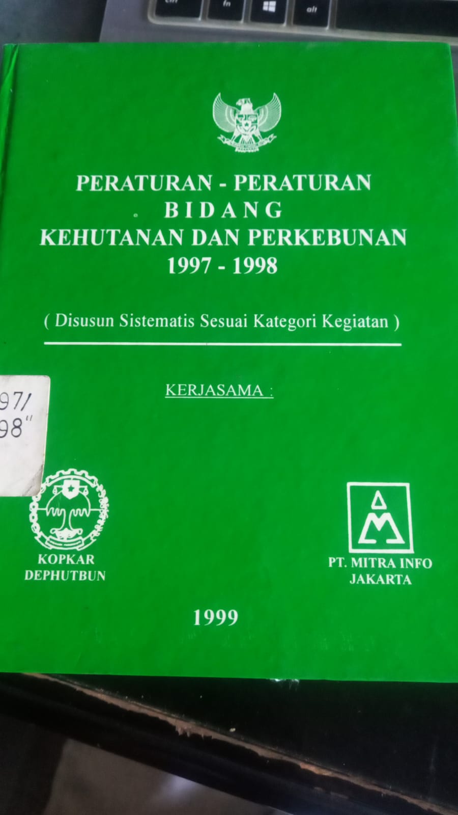 Cover Peraturan - Peraturan Bidang Kehutanan Dan Perkebunan 1997 - 1998