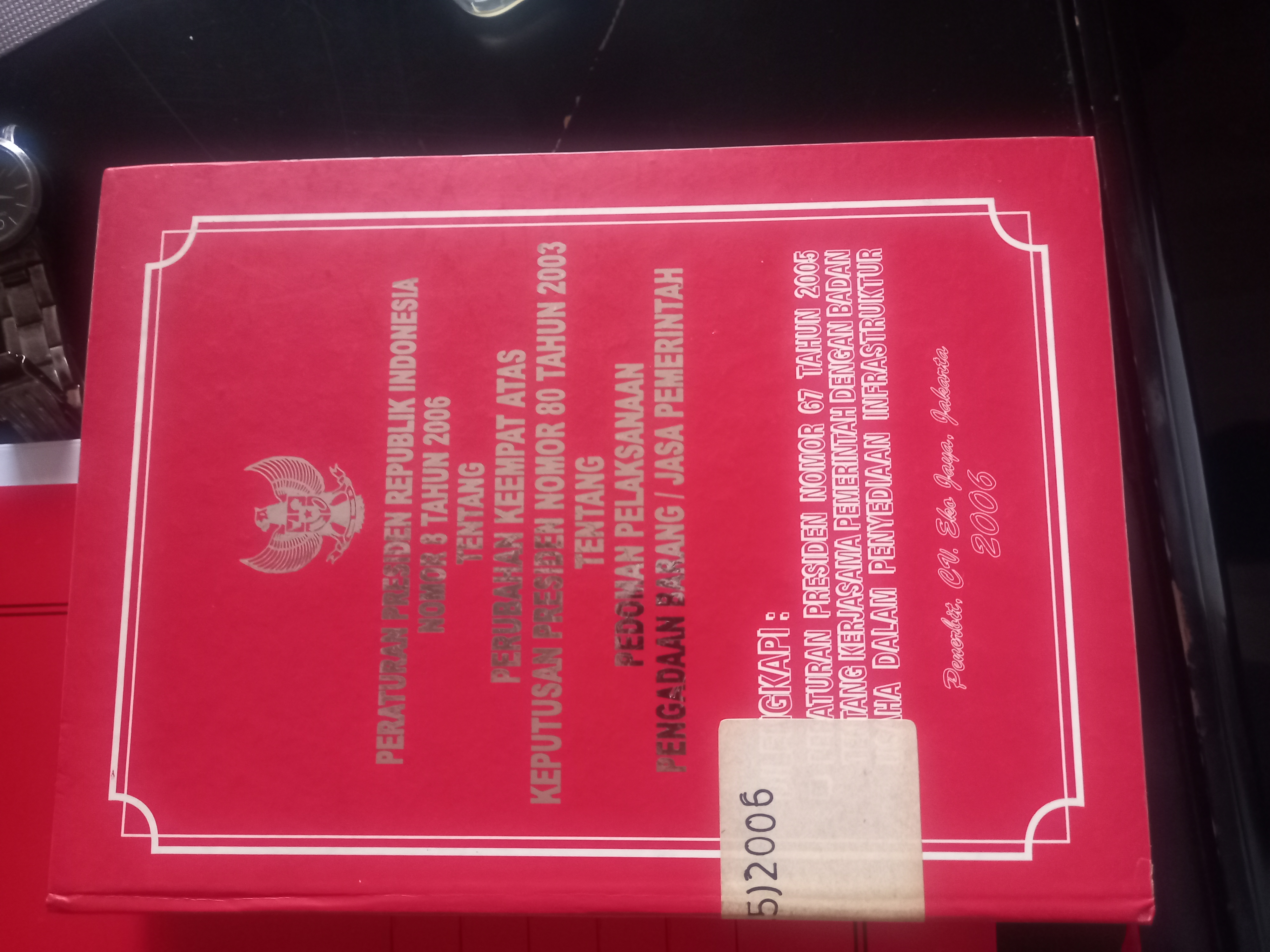 Cover Peraturan Presiden Republik Indonesia 8 Tahun 2006 Tentang Perubahan Keempat Atas Keputusan Presiden Nomor 80 Tahun 2003 Tentang Pedoman Pelaksanaan Pengadaan Barang / Jasa Pemerintah