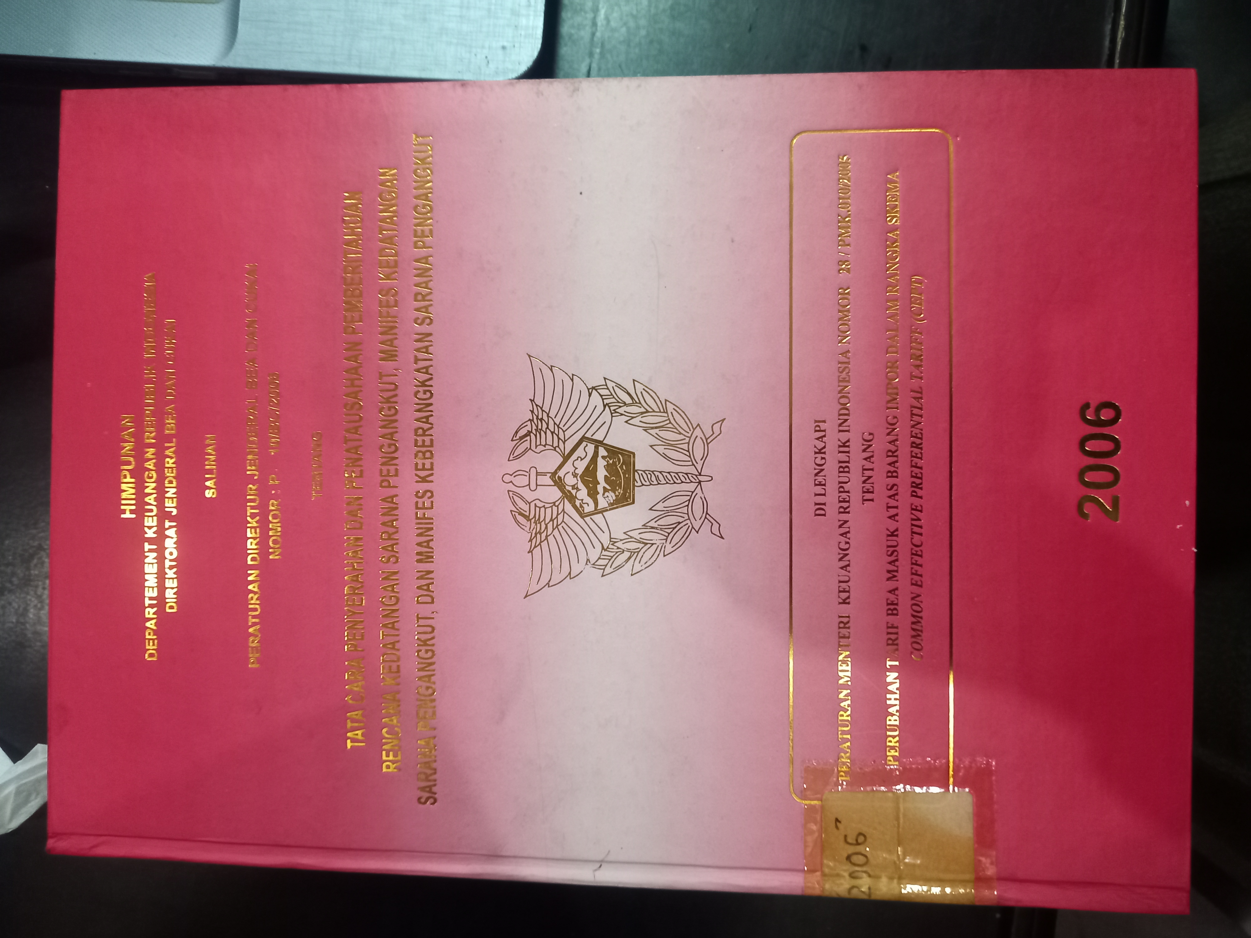 Cover Himpunan Departement Keuangan Repubik Indonesia Direktorat Jenderal Bea Dan Cukai Salinan Peraturan Direktur Jenderal Bea Dan Cukai Nomor : P-10/BC/2006 
Tentang Tata Cara Penyerahan Dan Penatausahaan Pemberitahuan Rencana Kedatangan Sarana Pengangkut, Manifes Kedatangan Sarana Pengangkut, Dan Manifes Keberangktan Sarana Pengangangkut