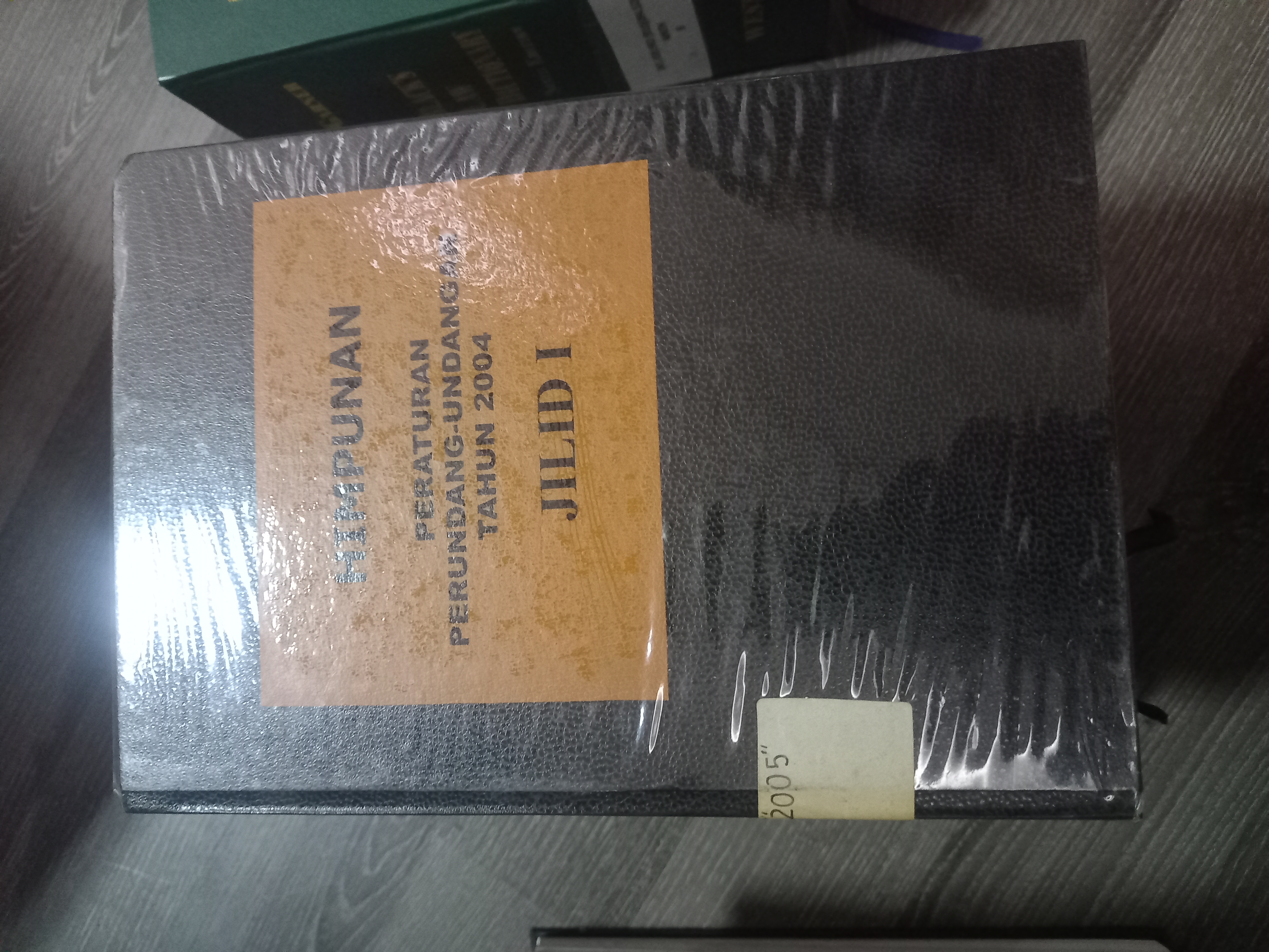 Cover Himpunan Peraturan Perundang - Undangan Tahun 2004 Jilid I
