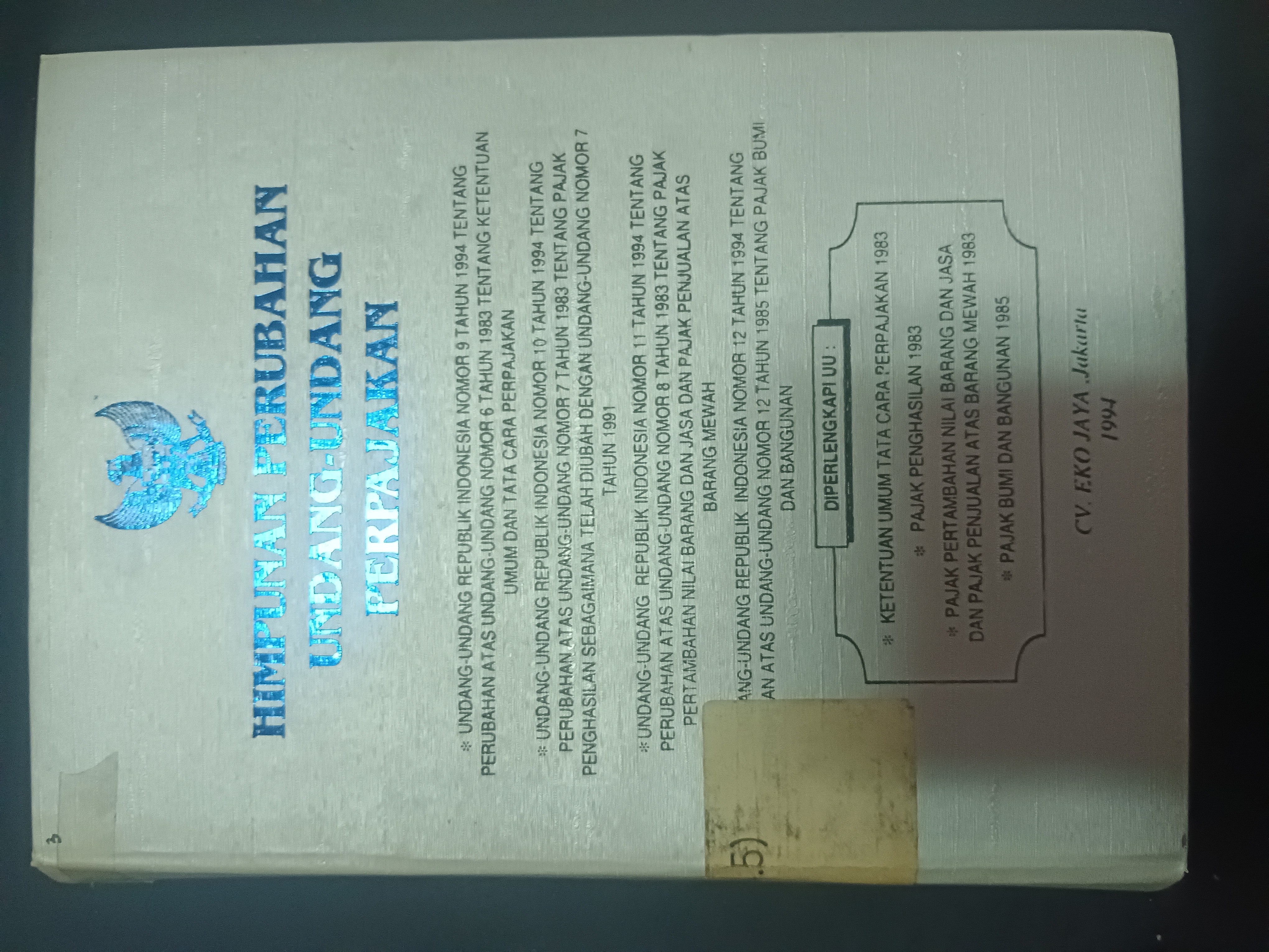 Cover Impunan Perubahan
Undang-Undang Perpajakan
-Undang-Undang Republik Indonesia Nomor 9 Tahun 1994 Tentang Perubahan Atas Undang-Undang Nomor 6 Tahun 1983 Tentang Ketentuan Umum Dan Tata Cara Perpajakan
-Undang-Undang Republik Indonesia Nomor 10 Tahun 1994 Tentang Perubahan Atas Undang-Undang Nomor 7 Tahun 1983 Tentang Pajak Penghasilan Sebagaimana Telah Diubah Dengan Undang-Undang Nomor 7 Tahun 1991
-Undang-Undang Republik Indonesia Nomor 11 Tahun 1994 Tentang Perubahan Atas Undang-Undang Nomor 8 Tahun 1983 Tentang Pajak Pertambahan Nilai Barang Dan Jasa Dan Pajak Penjualan Atas Barang Mewah
- Undang-Undang Republik Indonesia Nomor 12 Tahun 1994
Tentang Perubahan Atas Undang-Undang Nomor 12 Tahun 1985 Tentang Pajak Bumi Dan Bangunan