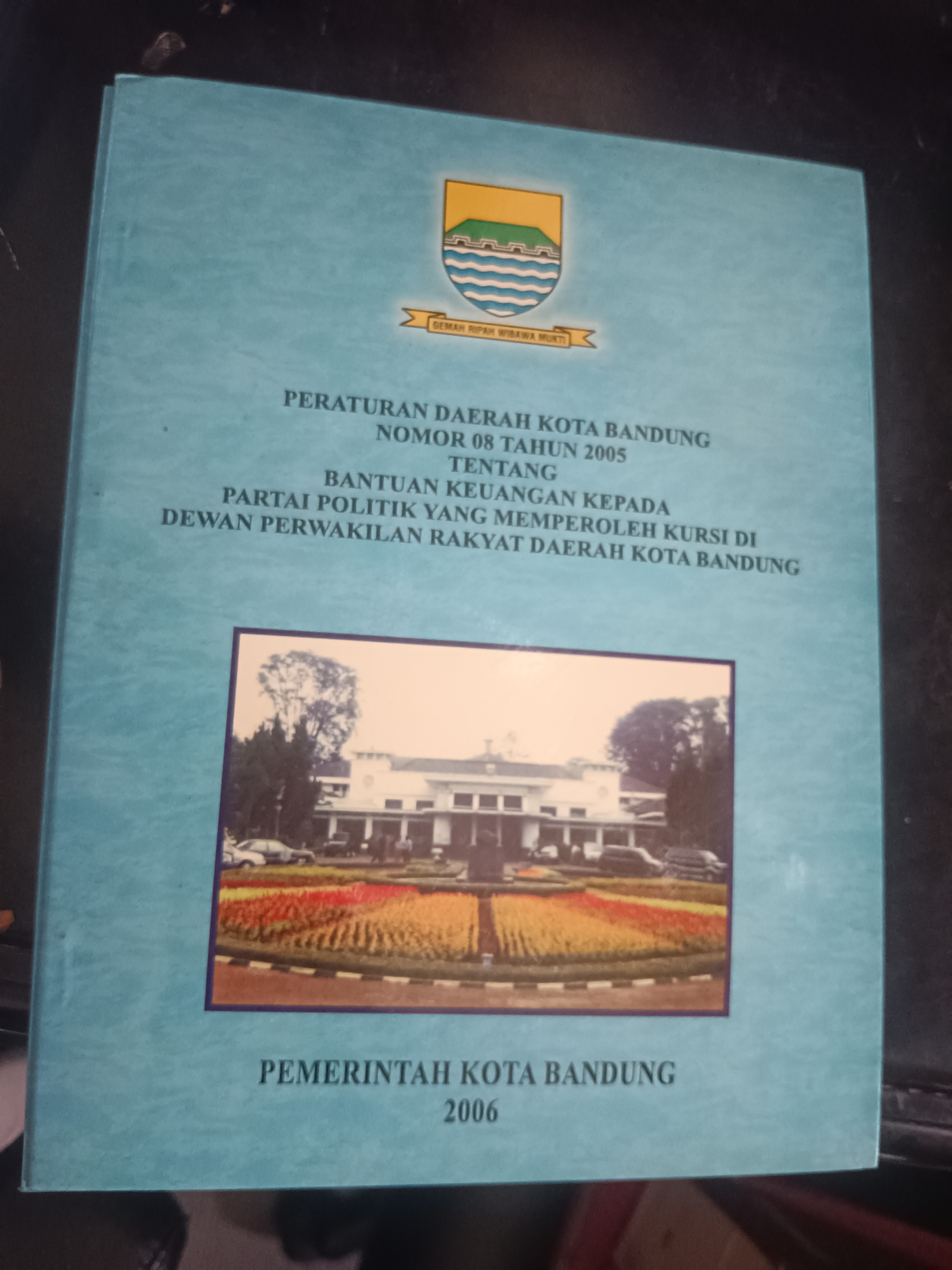 Cover Peraturan Daerah Kota Bandung Nomor 08 Tahun 2005 Tentang Bantuan Uang Kepada Partai Politik Yang Memperoleh Kursi Di Dewan Perwakilan Rakyat Daerah Kota Bandung