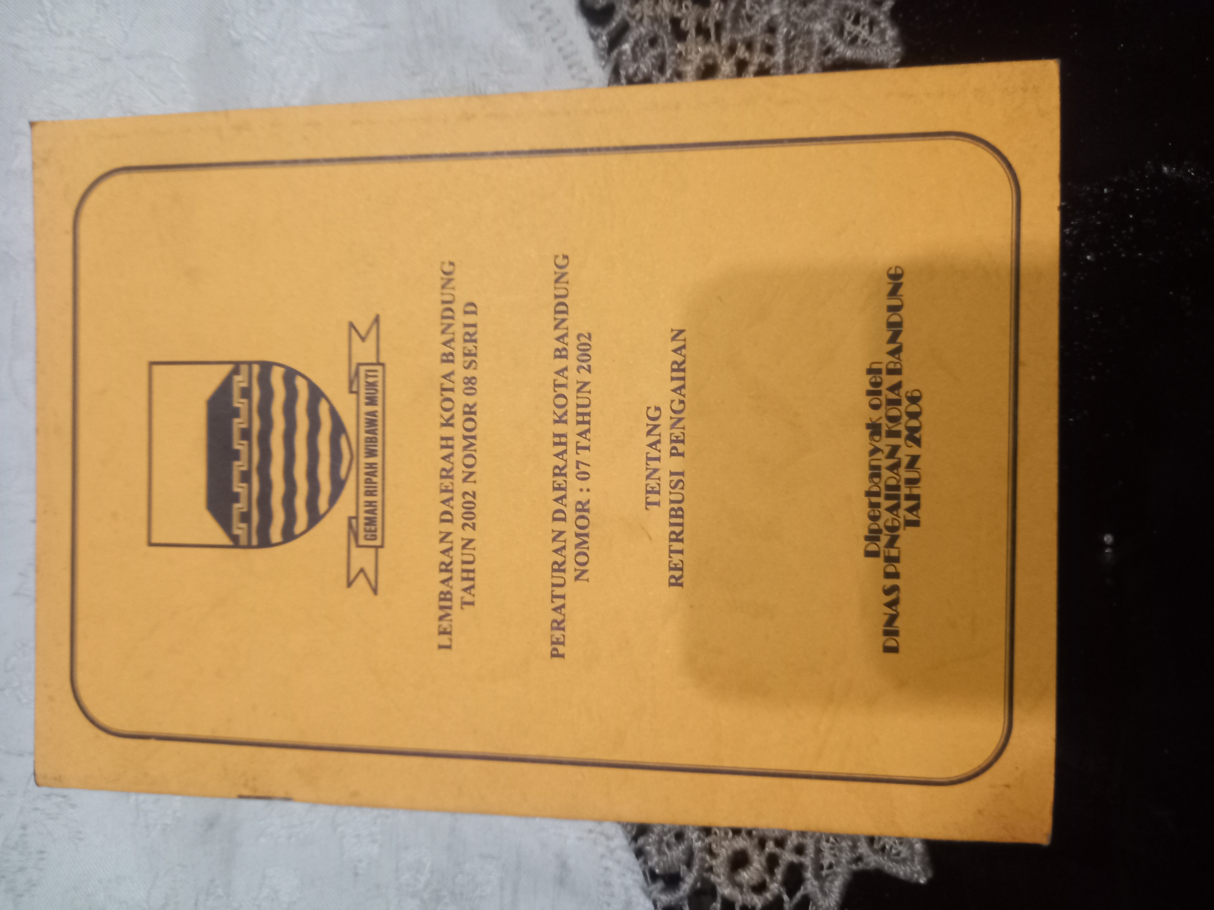 Cover Lembaran Daerah Kota Bandung Tahun 2002 Nomor 08 Seri D Peraturan Daerah Kota Bandung Nomor : 07 Tahun 2002 Tentang Retribusi Pengairan