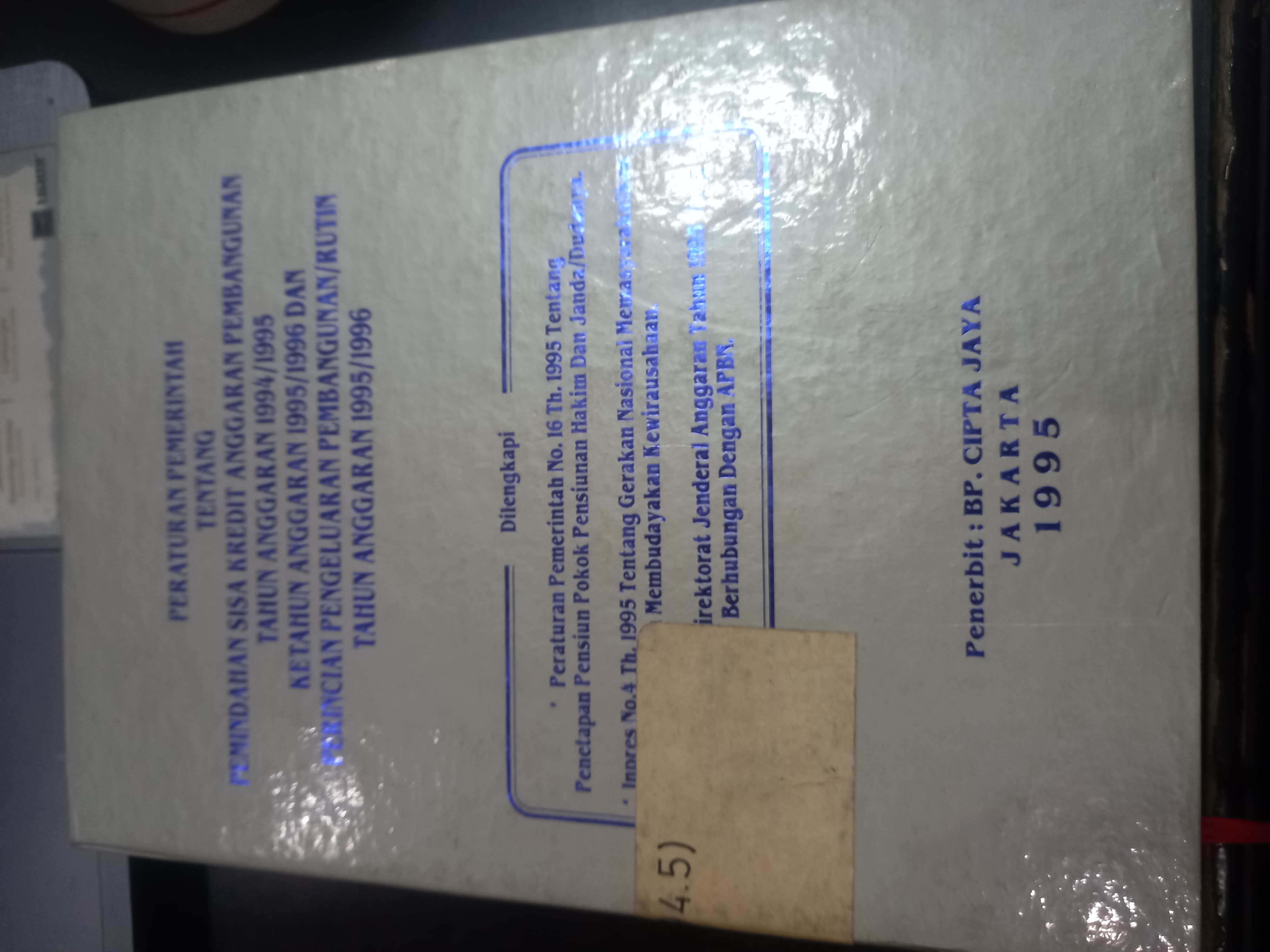 Cover Peraturan Pemerintahan Tentang Pemindahan Sisa Kredit Anggaran Pemangunan Anggaran Tahun 19994/1995 Ketahun Anggaran 1995/1996 Dan Perincian Pengeluaran Pembangunan/Rutin Tahun Anggaran 1995/1996