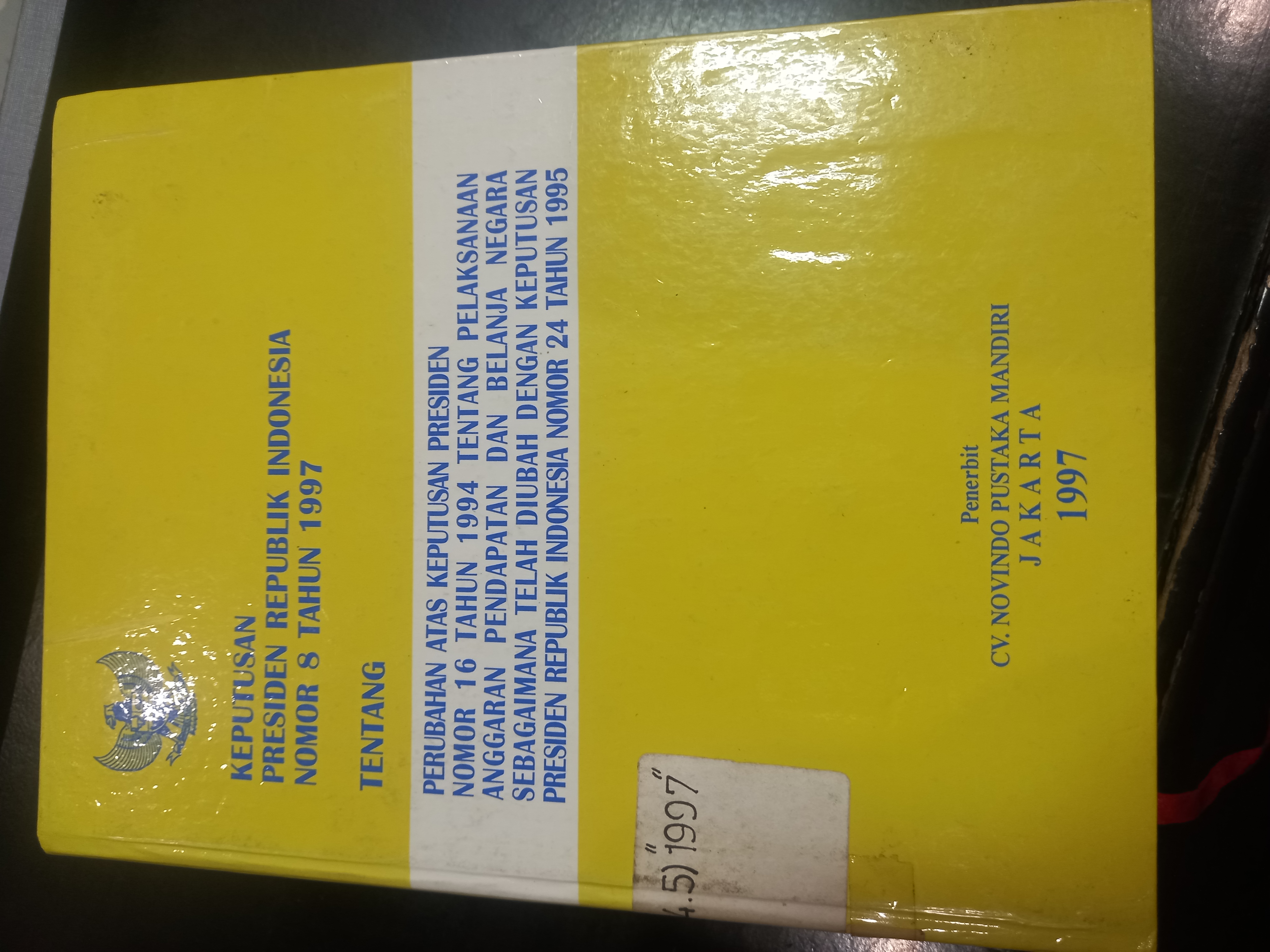 Cover Keputusan Presiden Republik Indonesia Nomor 8 Tahun 1997 Tentang Perubahan Atas Keputusan Presiden Nomor 16 Tahun 1994 Tentang Pelaksanaan Anggaran Pendapatan Dan Belanja Negara Sebagaimana Telah Diubah Dengan Keputusan Presiden Republik Indonesia Nomor 24 Tahun 1995
