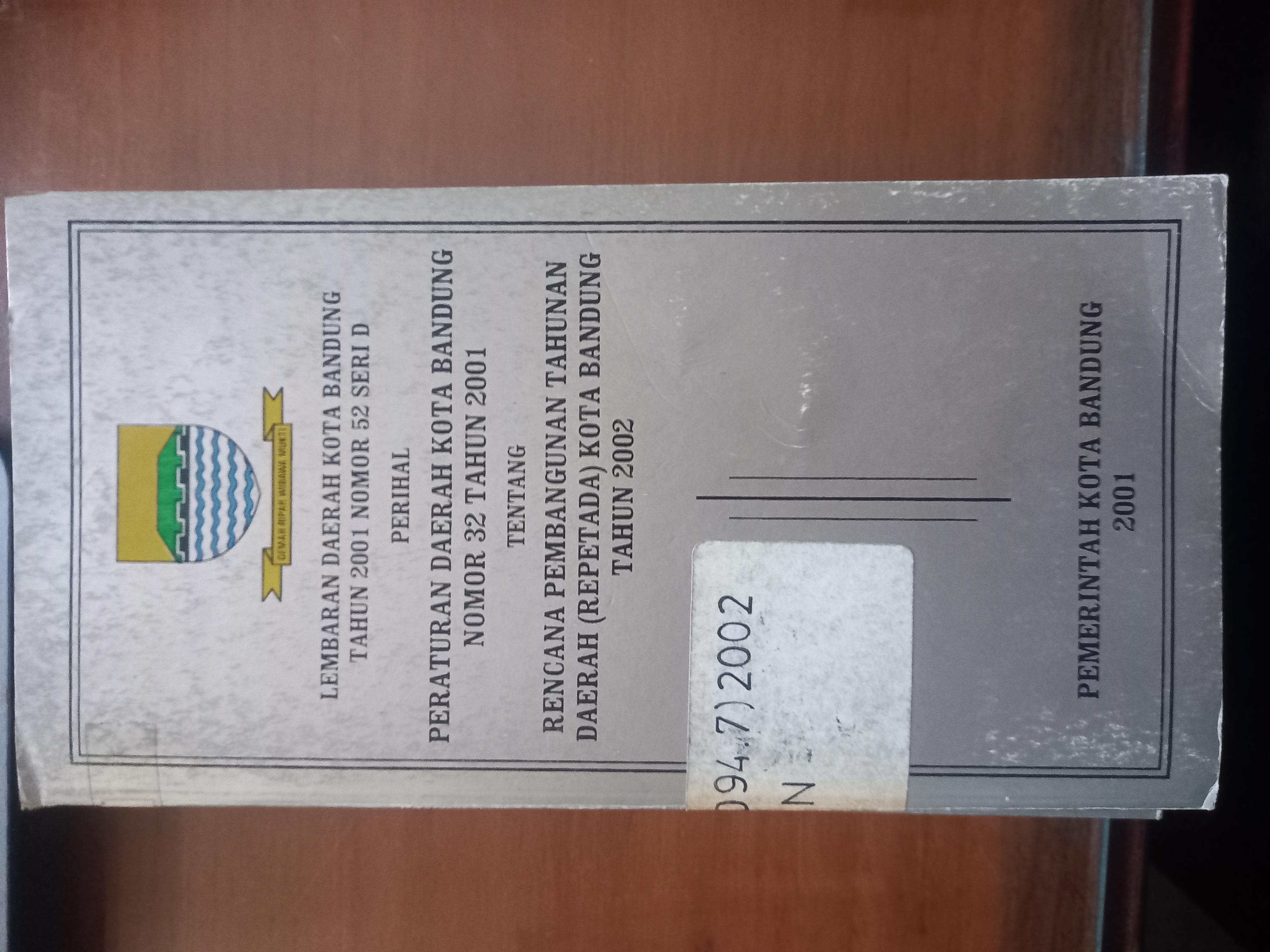 Cover Lembaran Daerah Kota Bandung Tahun 2001 Nomor 52 Seri D Perihal Peraturan Daerah Kota Bandung Nomor 32 Tahun 2001 Tentang Rencana Pembangunan Tahunan Daerah ( REPETDA ) Kota Bandung Tahun 2002