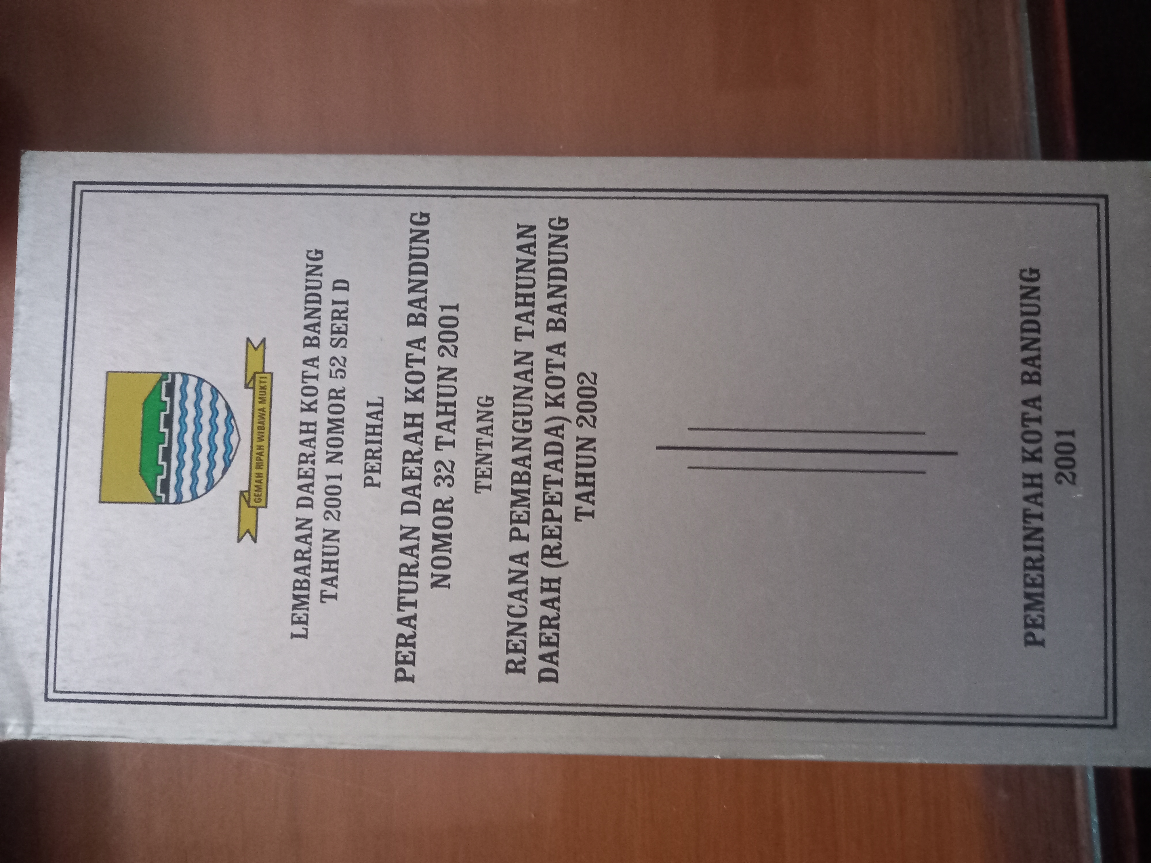 Cover Lembaran Daerah Kota Bandung Tahun 2001 Nomor 52 Seri D Perihal Peraturan Daerah Kota Bandung Nomor 32 Tahun 2001 Tentang Rencana Pembangunan Tahunan Daerah ( REPETDA ) Kota Bandung Tahun 2002