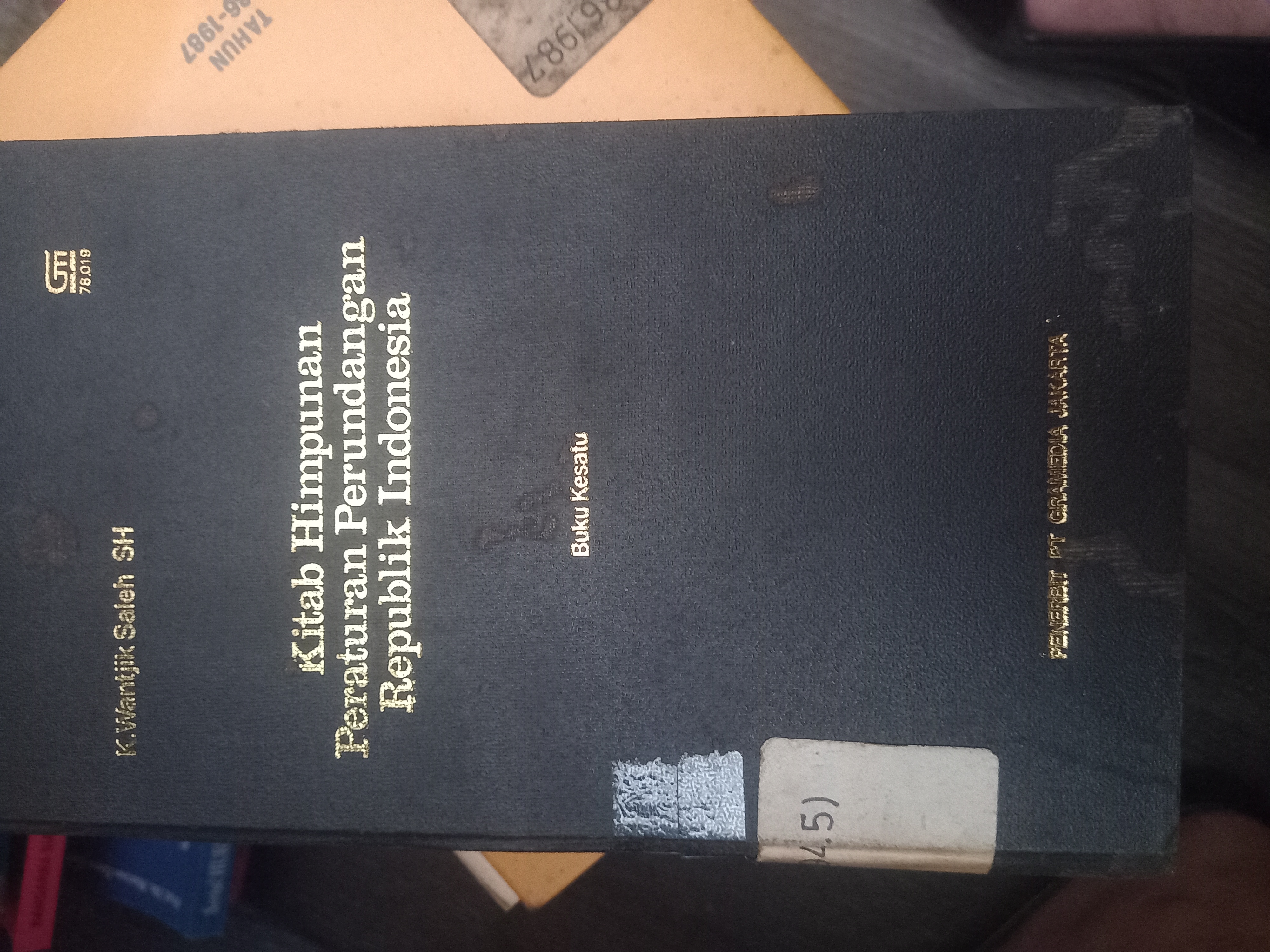 Cover Kitab Himpunan Peraturan Perundangan Republik Indonesia