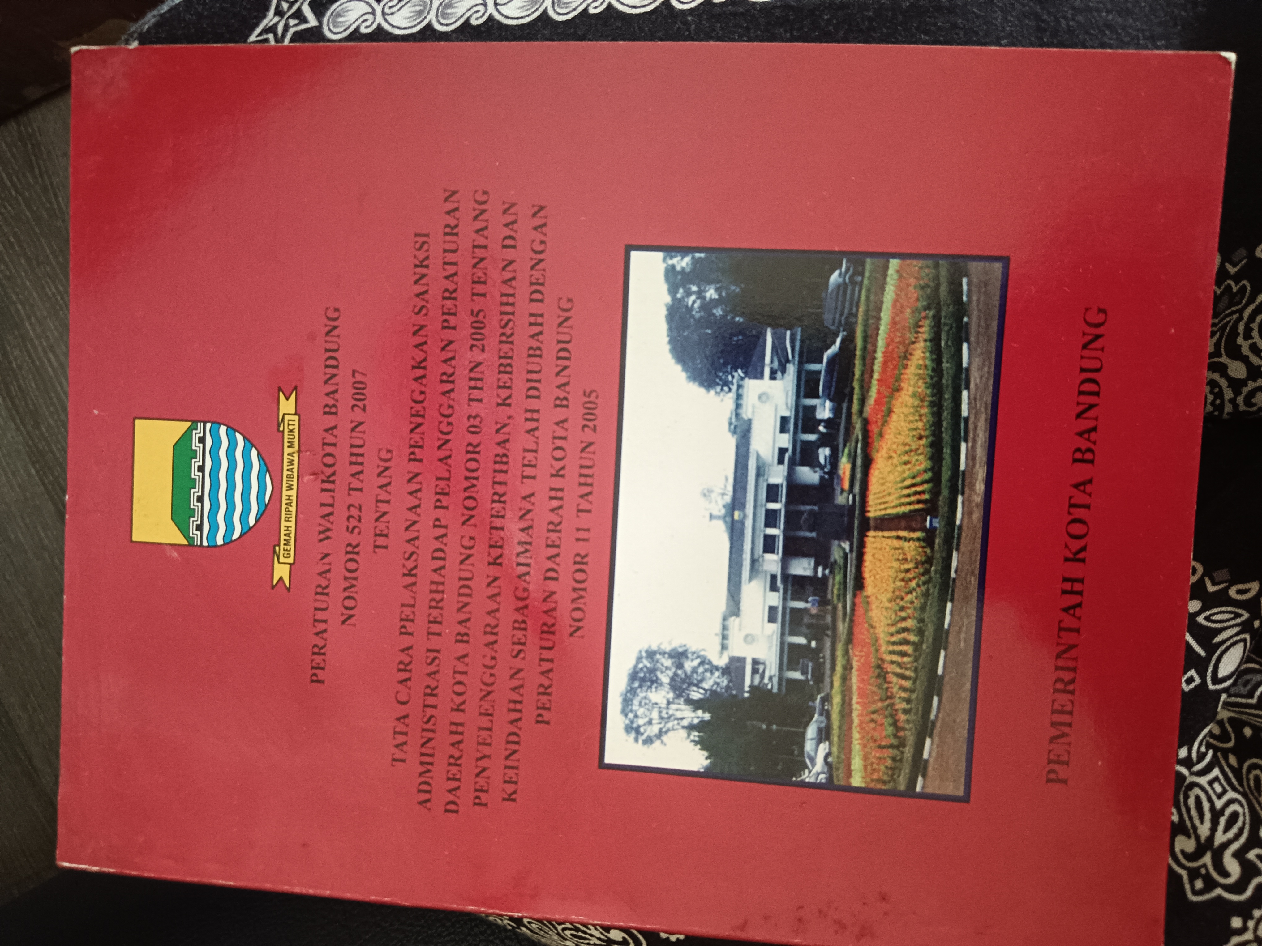 Cover Peraturan Walikota Bandung Nomor 522 Tahun 2007 Tentang Tata Cara Pelaksanaan Penegakan Sanksi Administrasi Terhadap Pelanggaraan Peraturan Daerah Kota Bandung Nomor 03 Tahun 2005 Tentang Penyelenggaraan Ketertiban, Kebersihan Dan Keindahan Sebagaimana Telah Diubah Dengan Peraturan Daerah Kota Bandung Nomor 11 Tahun 2005