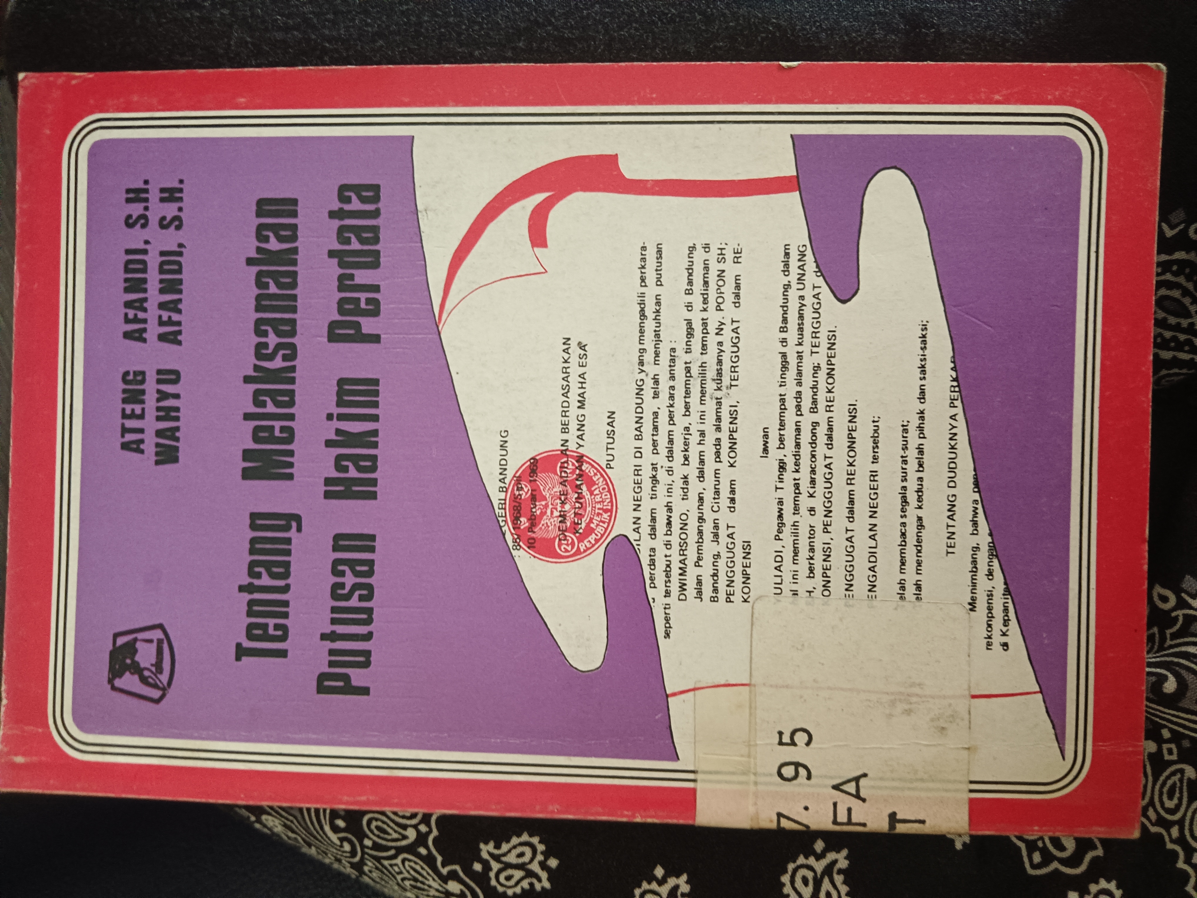 Cover Tentang Melaksanakan Putusan Hakim Perdata