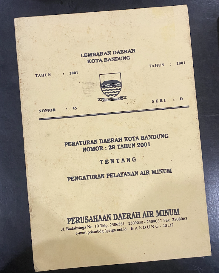 Cover Lembaran Daerah Kota Bandung Tahun 2001 Nomor 45 Peraturan Daerah Kota Bandung Nomor 29 Tahun 2001 Tentang Pengaturan Pelayanan Air Minum