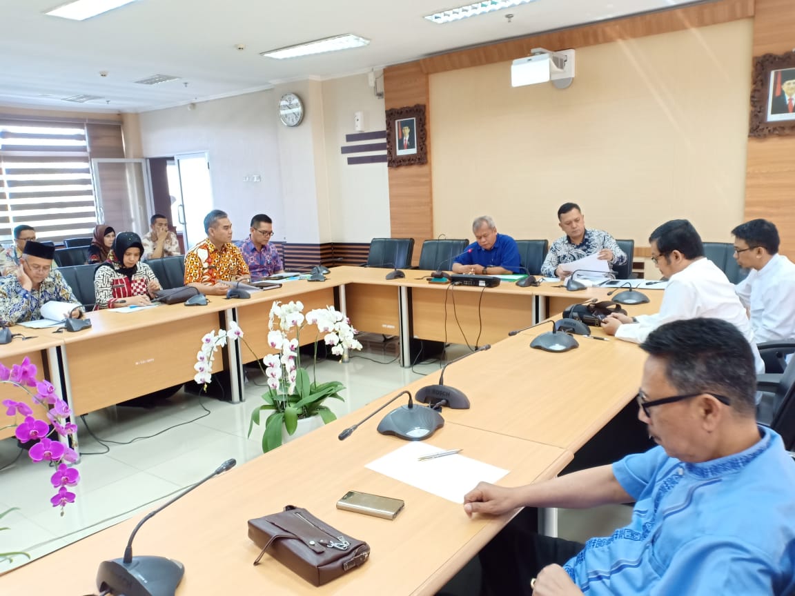 Preview Rapat kerja pansus 6, pembahasan Raperda tentang Perubahan Perda No. 7 Tahun 2013, di R. Rapat DPRD Kota Bandung